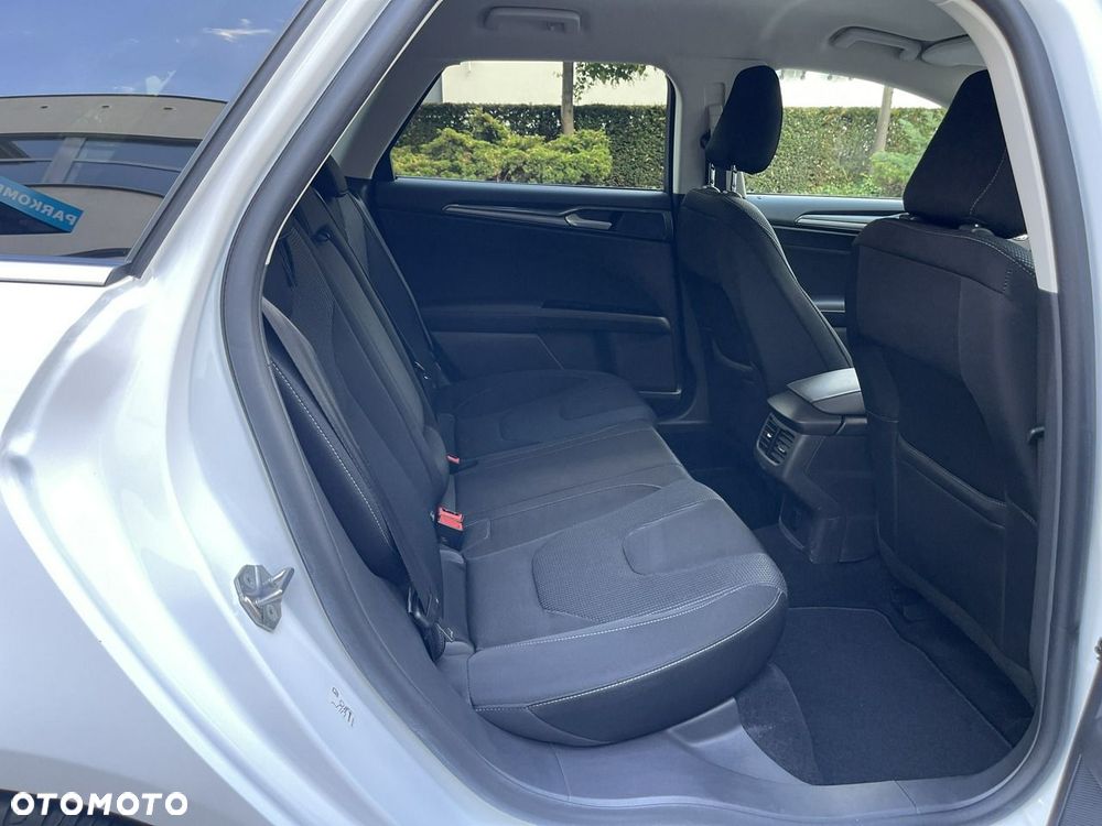 Ford Mondeo - 32