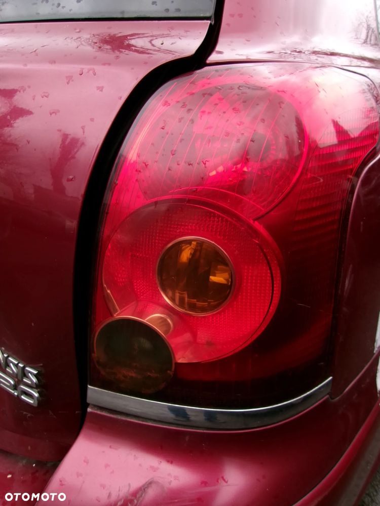 LAMPA TYŁ PRAWA TOYOTA AVENSIS T25 KOMBI 03-06 EU - 1
