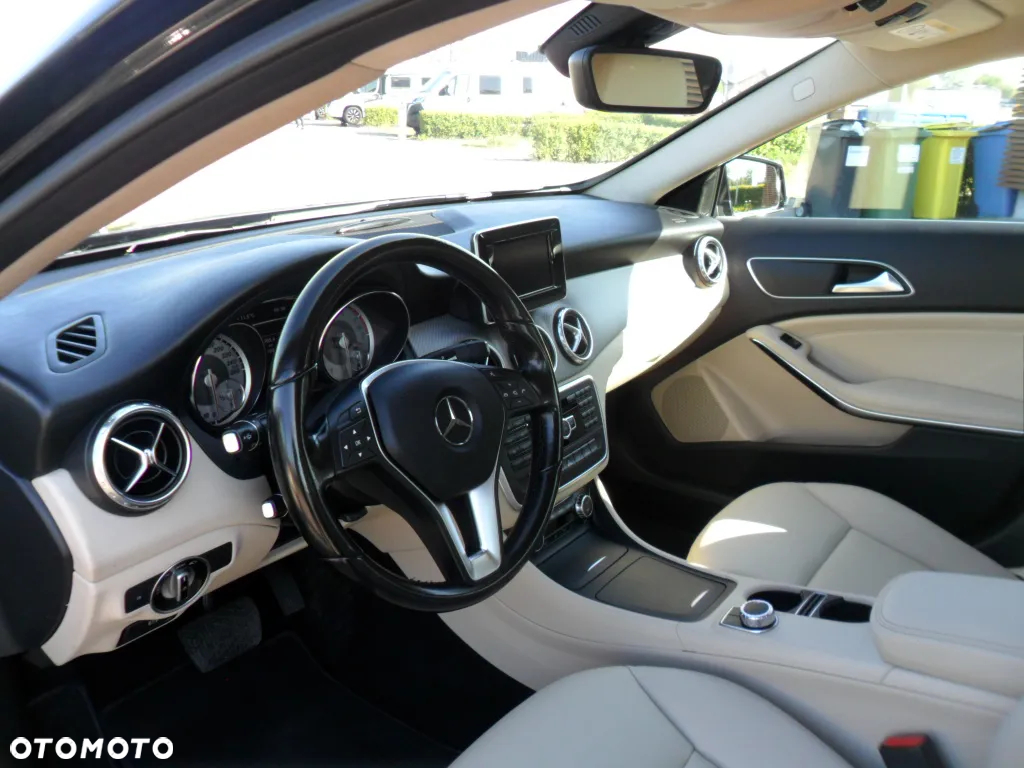 Mercedes-Benz GLA - 16
