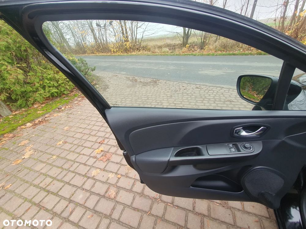 Renault Clio 1.2 16V 75 Life - 9