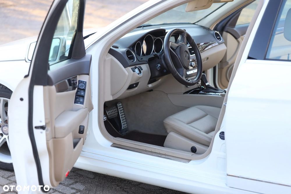 Mercedes-Benz Klasa C 300 4Matic 7G-TRONIC Avantgarde - 13