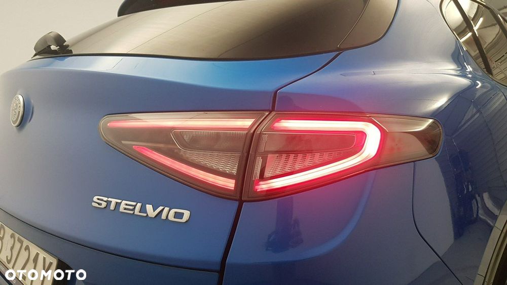 Alfa Romeo Stelvio - 12