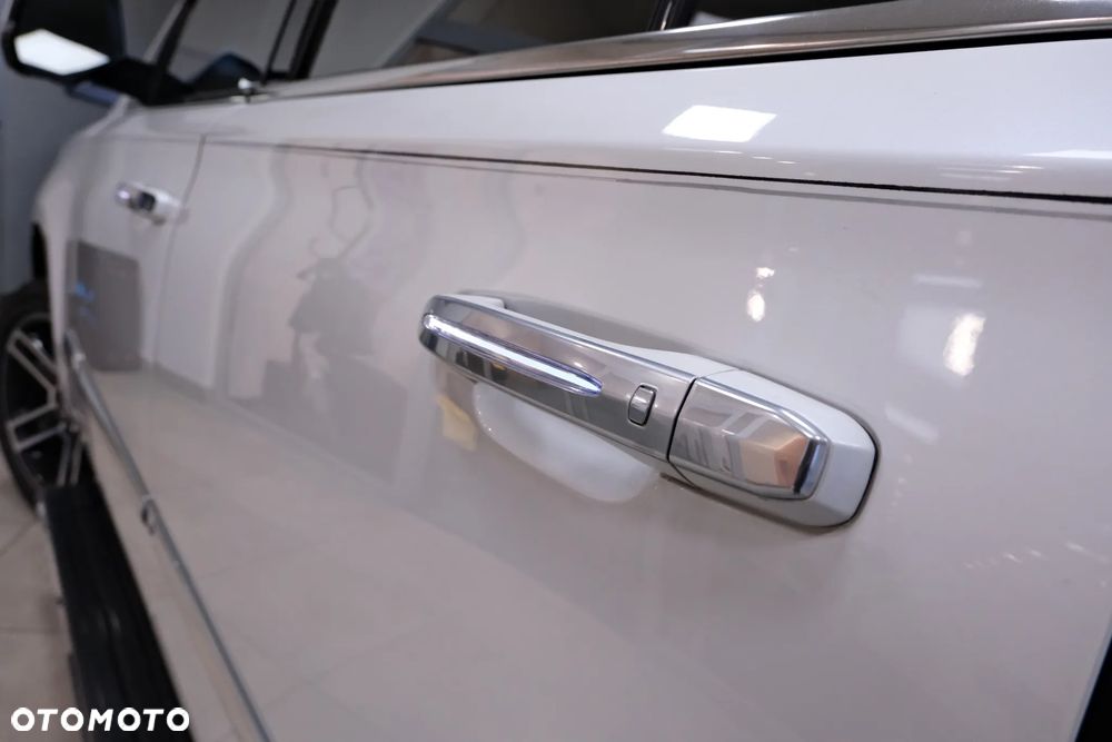 Cadillac Escalade - 21