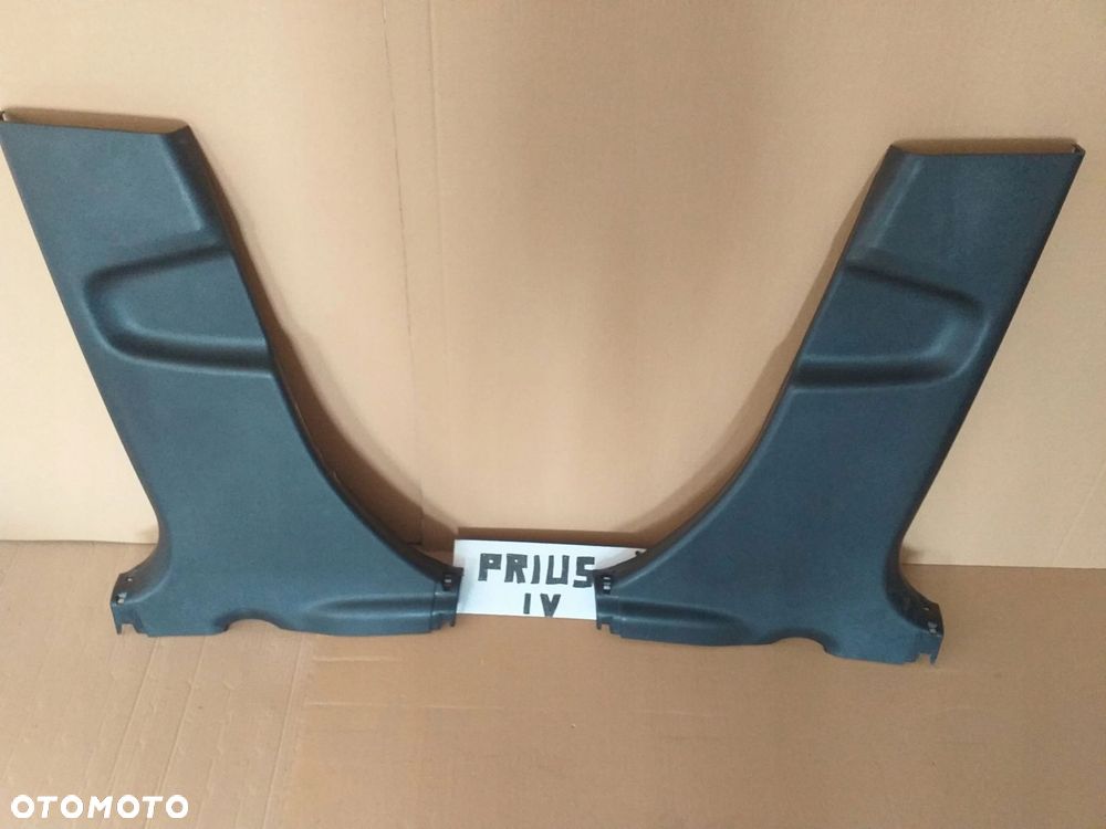 Toyota Prius IV osłona słupka środkowego lewa