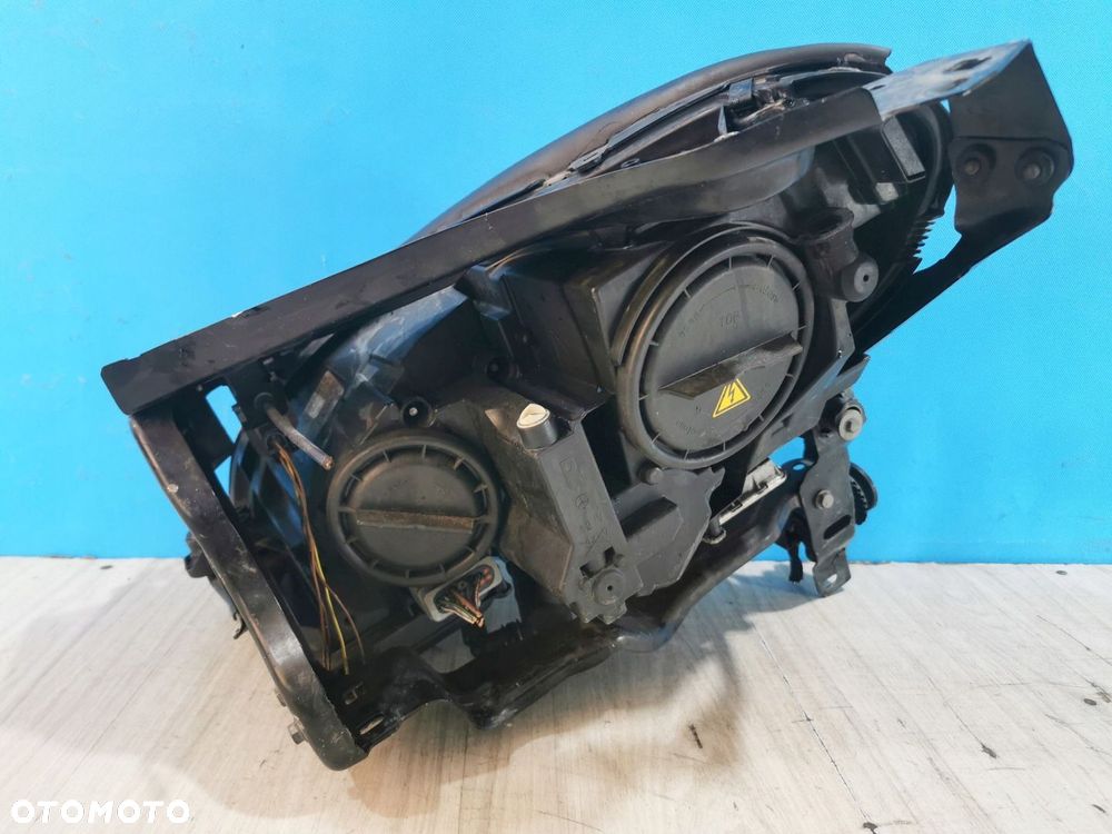 Mercedes C-Klasa W204 lift lampa prawa reflektor Bi-xenon skrętna komplet - 3