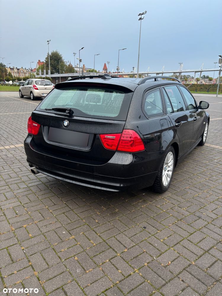 BMW Seria 3 318i - 4