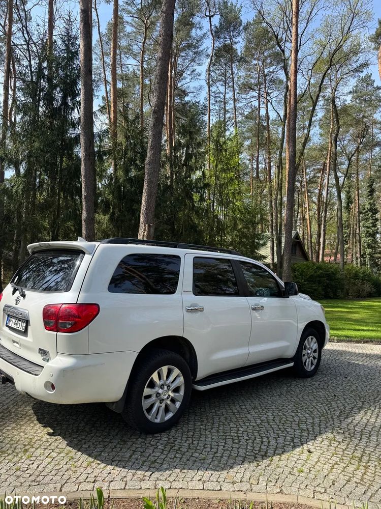 Toyota Sequoia - 3