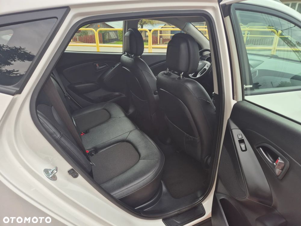 Hyundai ix35 1.7 CRDi 2WD blue Finale Gold - 25