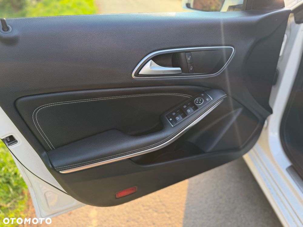 Mercedes-Benz CLA 200 d 7G-DCT - 12
