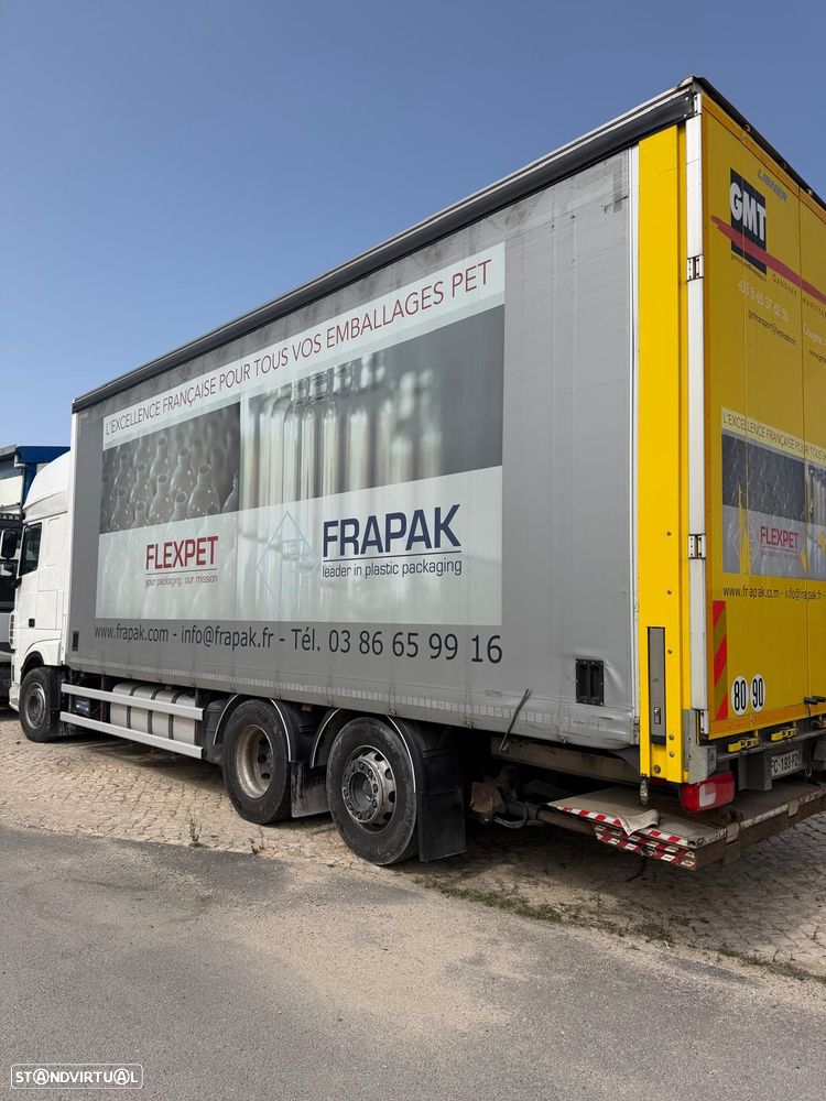 DAF XF 480 C/ RETARDER EIXO TRÁS DIRECIONAL - 8,2 METROS CAIXA - 2