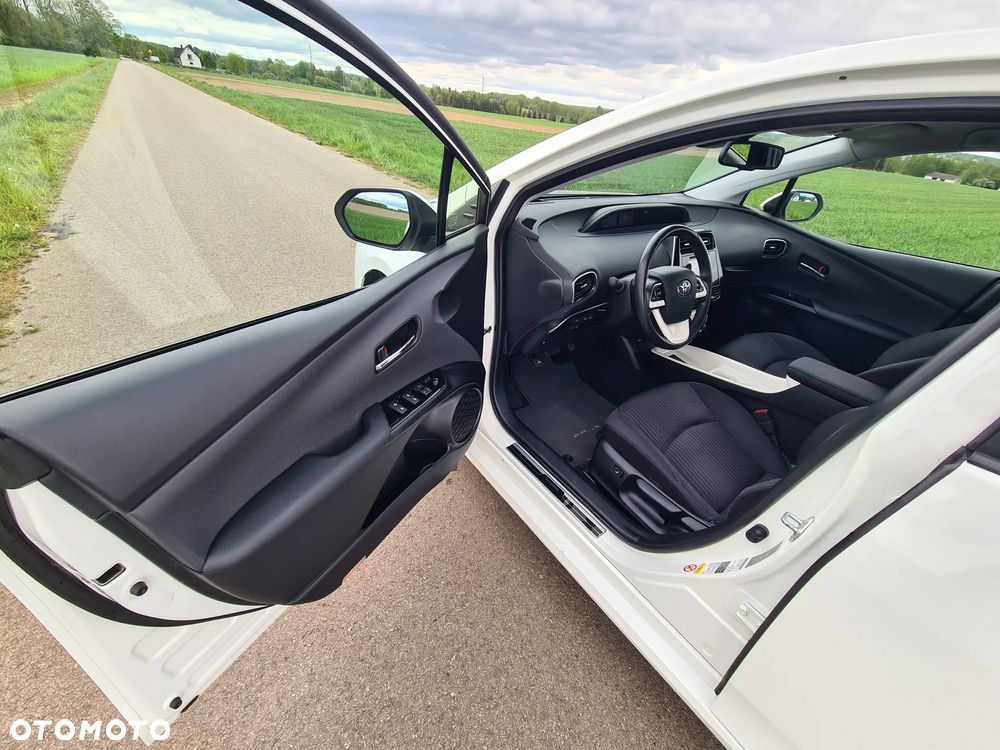 Toyota Prius Hybrid Executive - 19