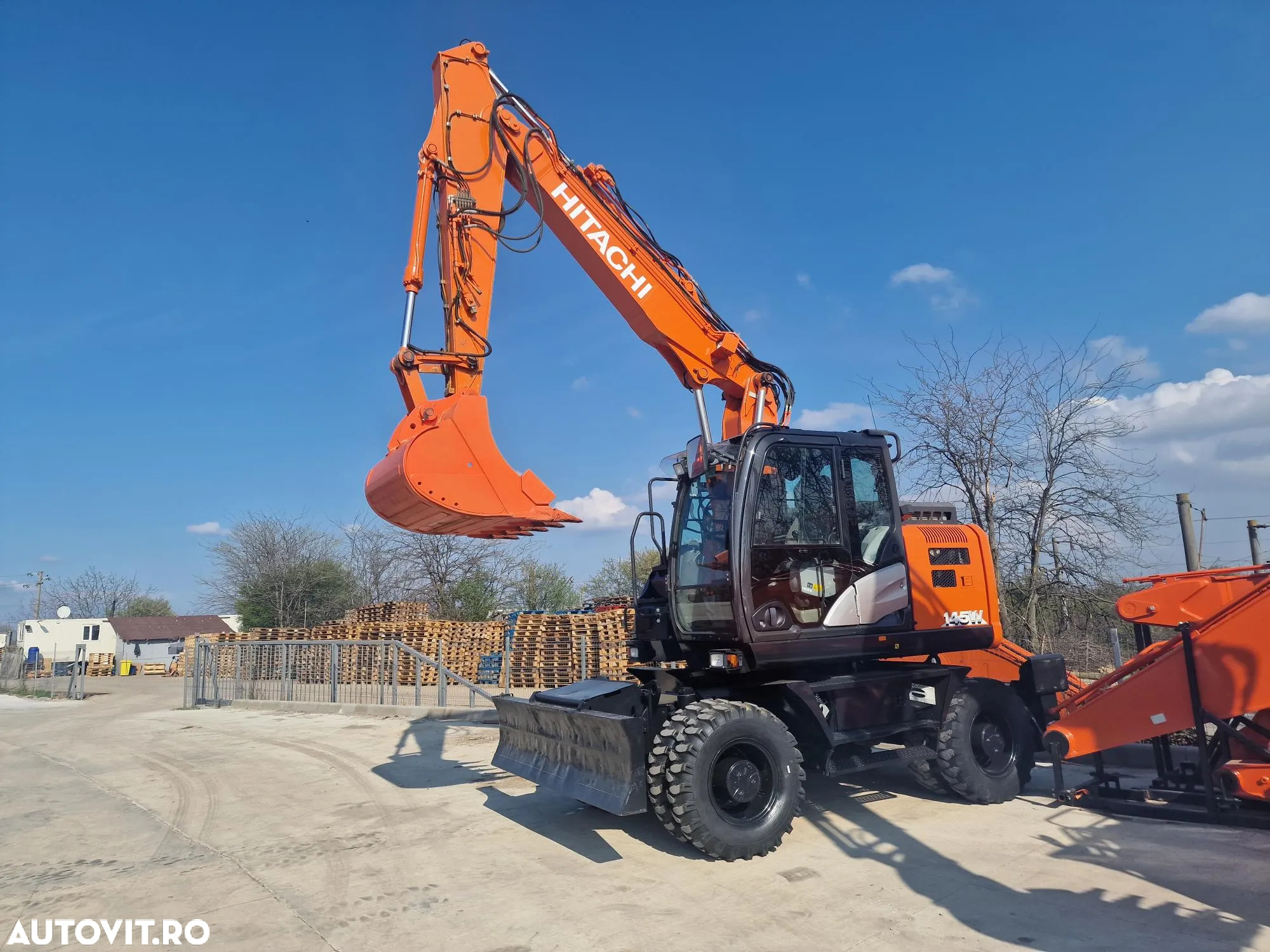 Hitachi EXCAVATOR PE ROTI, 3 brate excavare, LAMA+CALE, cupa NOUA 1,2m latime, Masa operationala 17,2t, Inst picon, A doua inst hidr, 2018, 2.993h, hidraulica HITACHI, anv noi, posibilitate leaisng 3 ani, PROMOTIE 99.900 EUR+Tva - 33