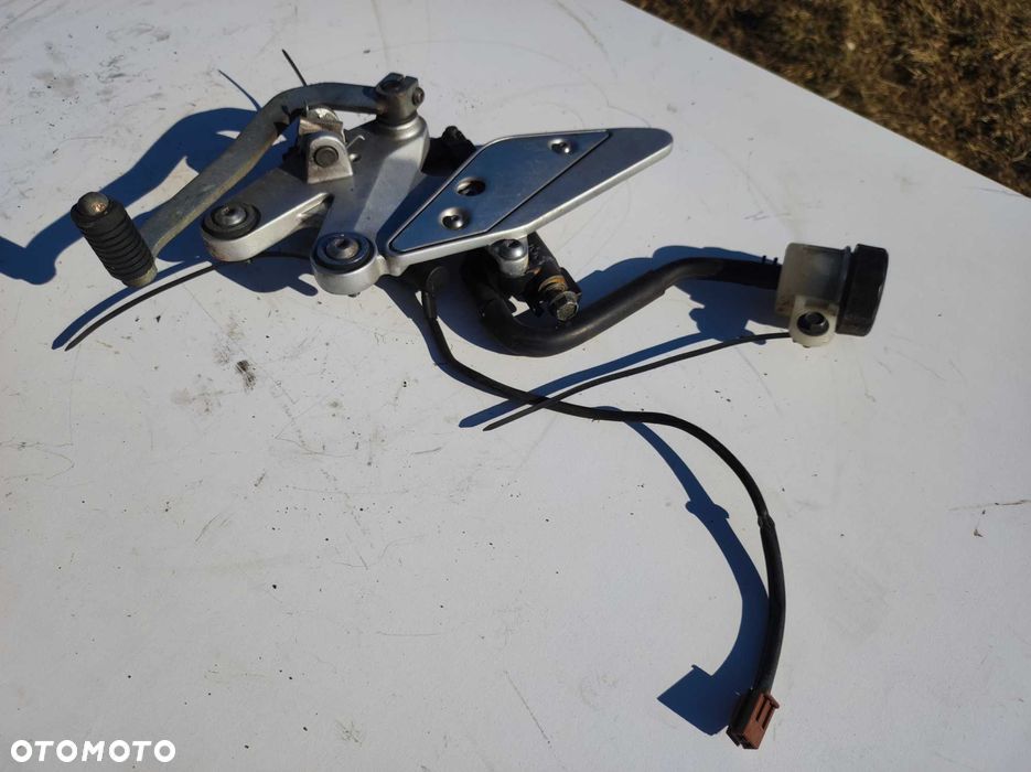 Yamaha FZ6 (2004–2009) Prawy set podnóżka z pompą hamulca tylnego - 5