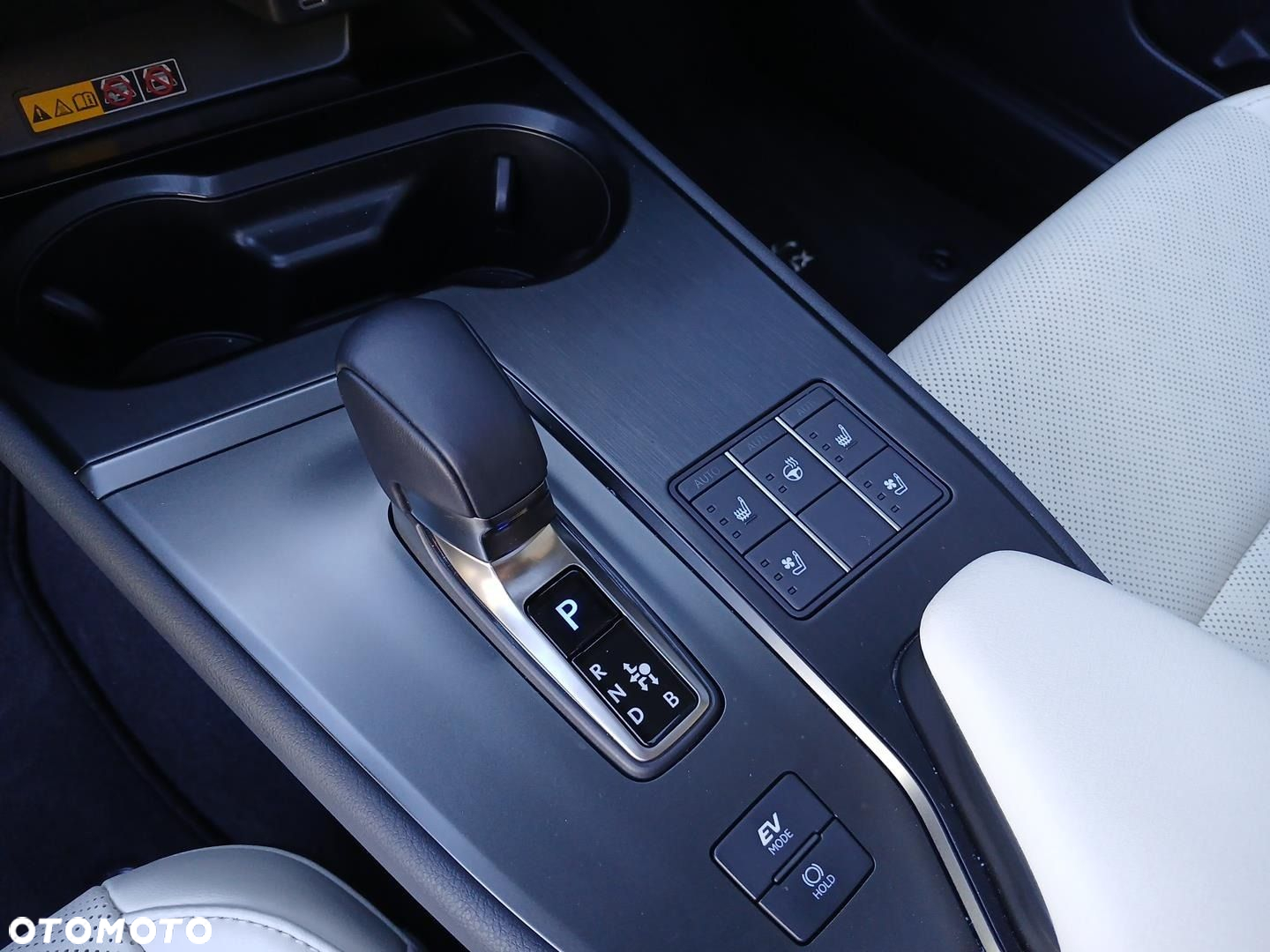 Lexus UX - 21