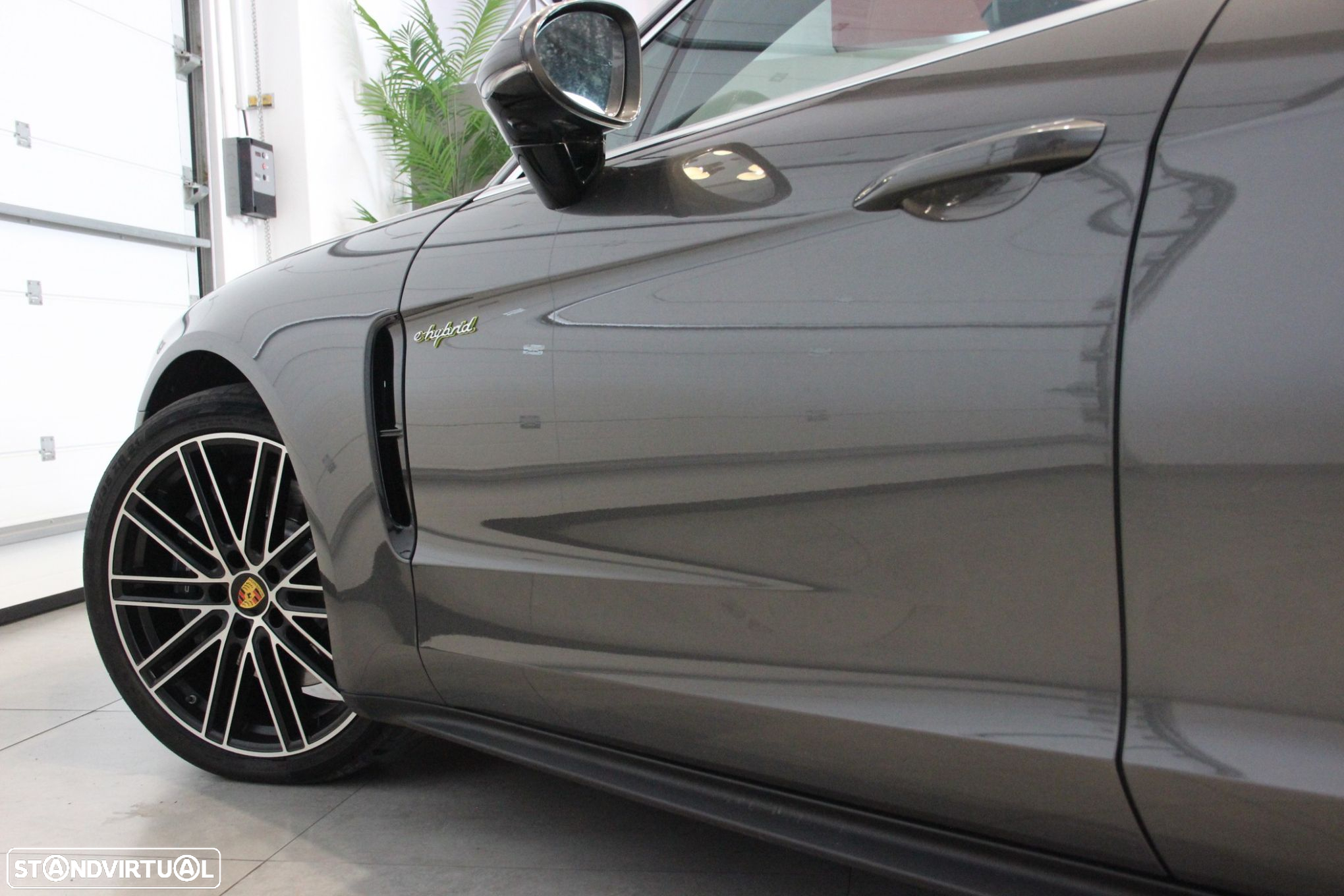 Porsche Panamera - 12