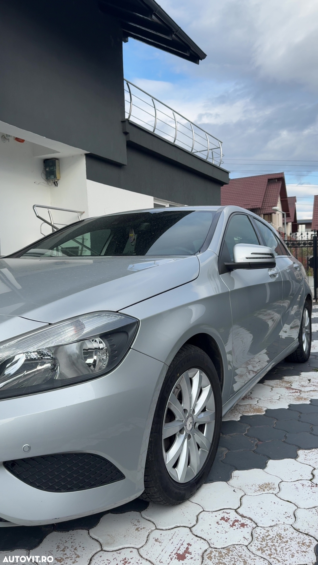 Mercedes-Benz A 180 (BlueEFFICIENCY) 7G-DCT - 2