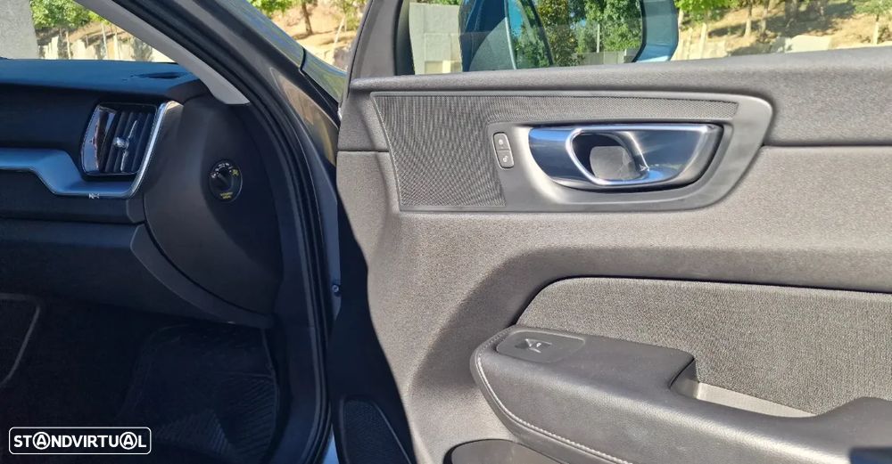 Volvo XC 60 2.0 D4 Momentum Plus Geartronic - 12