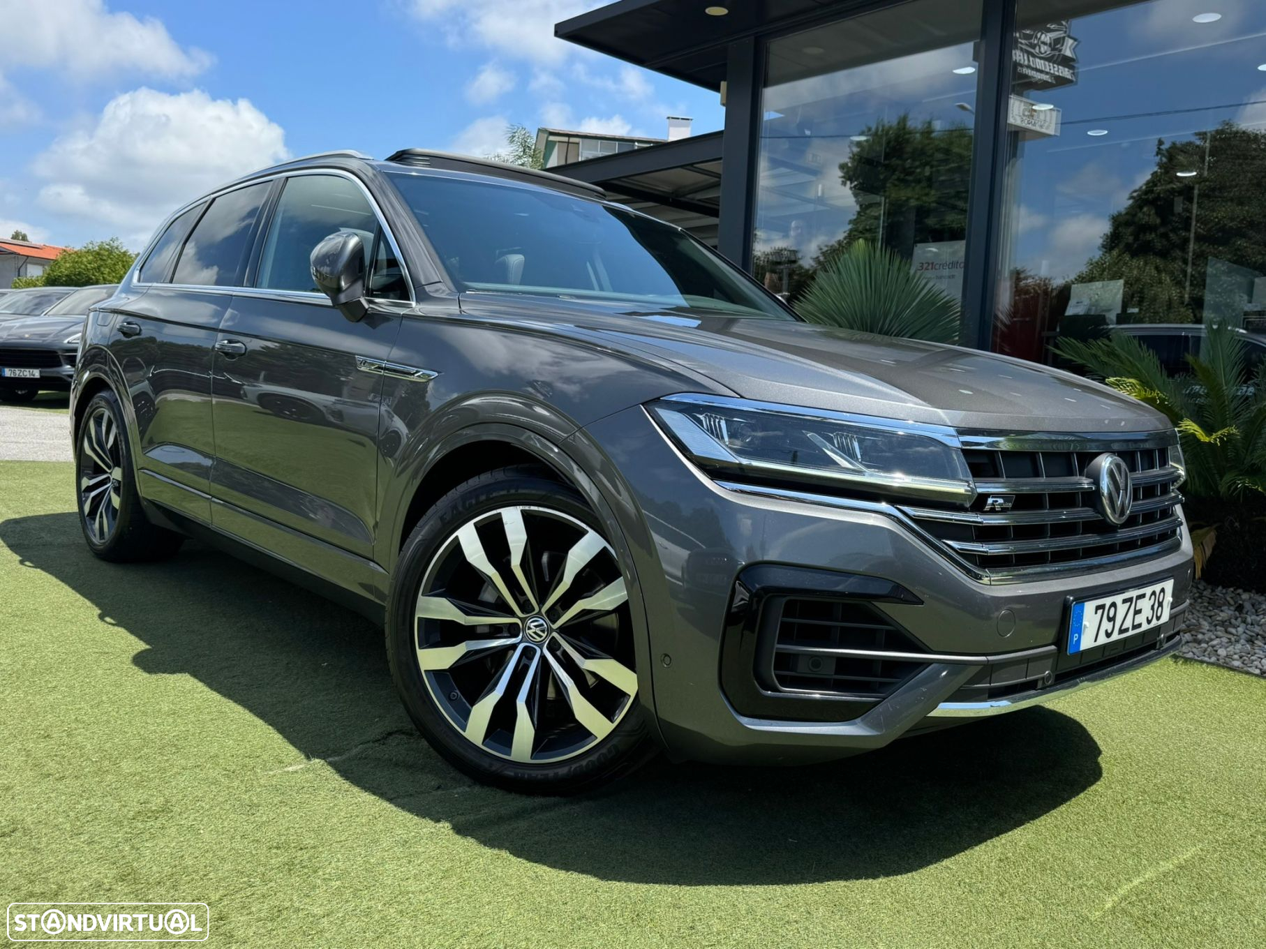 VW Touareg 3.0 TDI V6 R-Line - 9