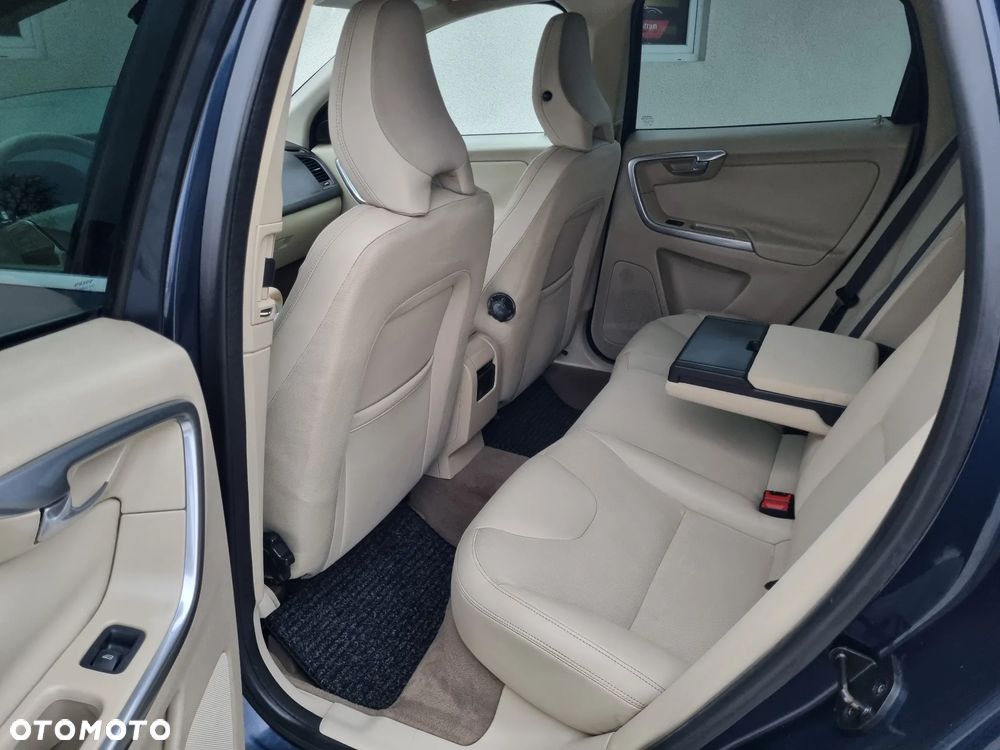 Volvo XC 60 D3 Momentum - 10