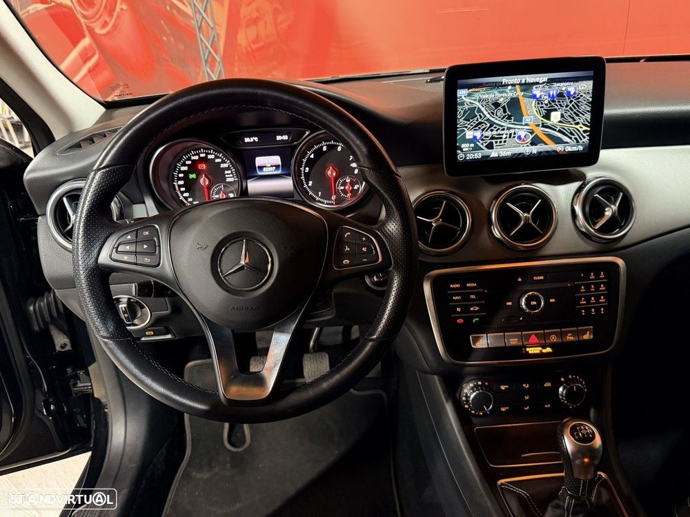 Mercedes-Benz GLA 180 Urban - 9