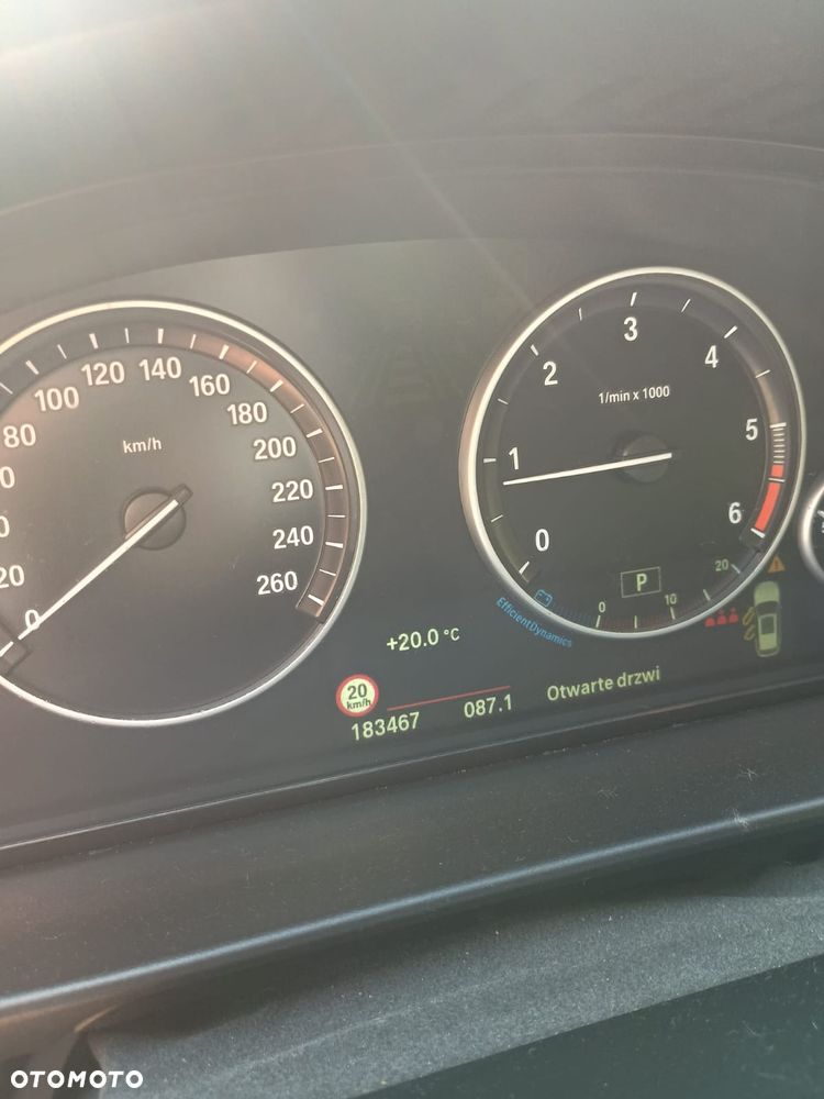 BMW Seria 5 518d - 27
