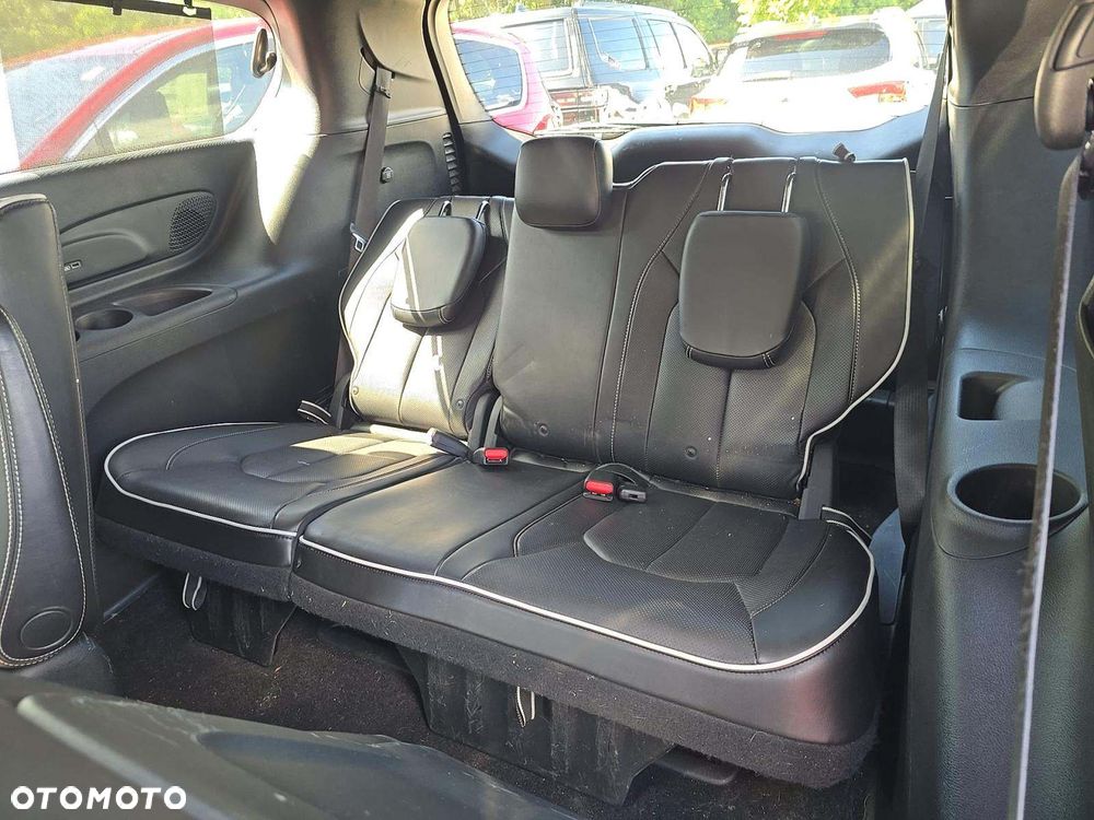 Chrysler Pacifica - 8