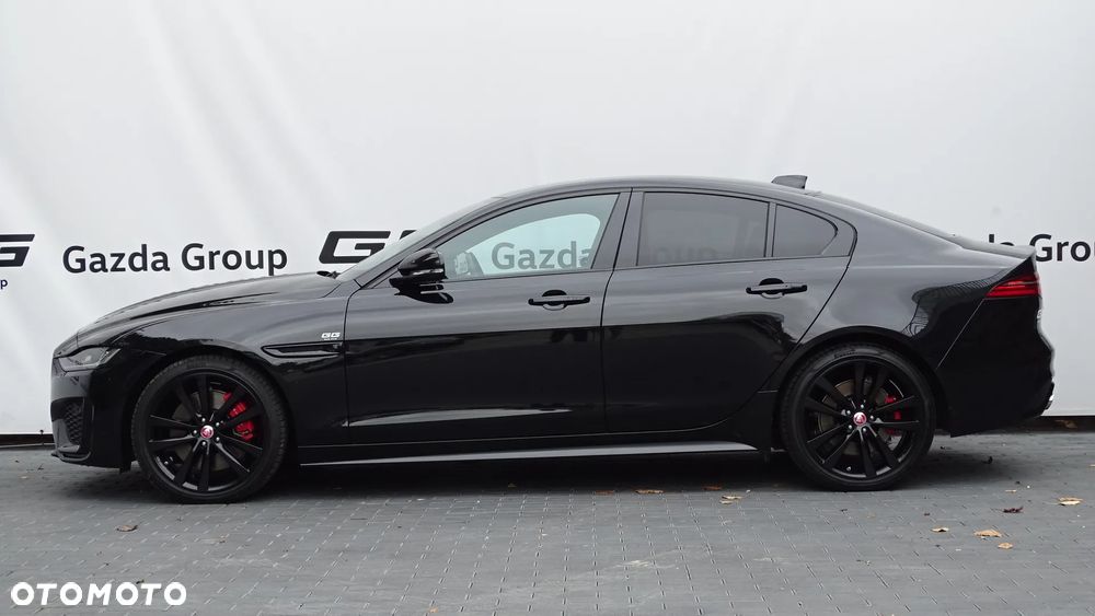 Jaguar XE D200 AWD R-Dynamic Black - 4