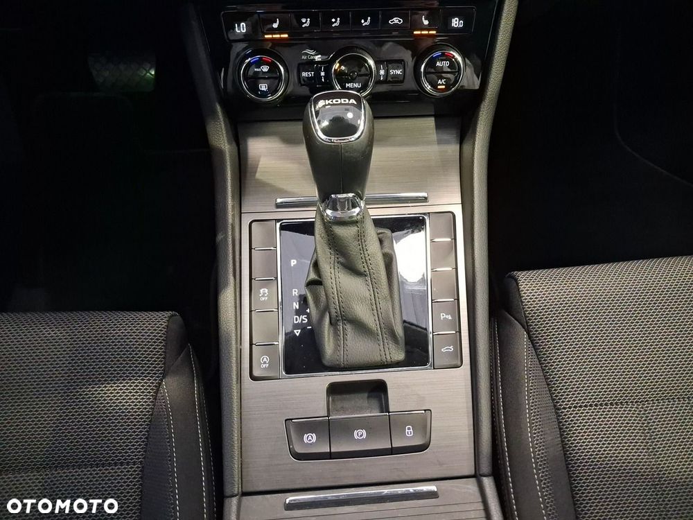 Skoda Superb 2.0 TDI DSG Style - 24