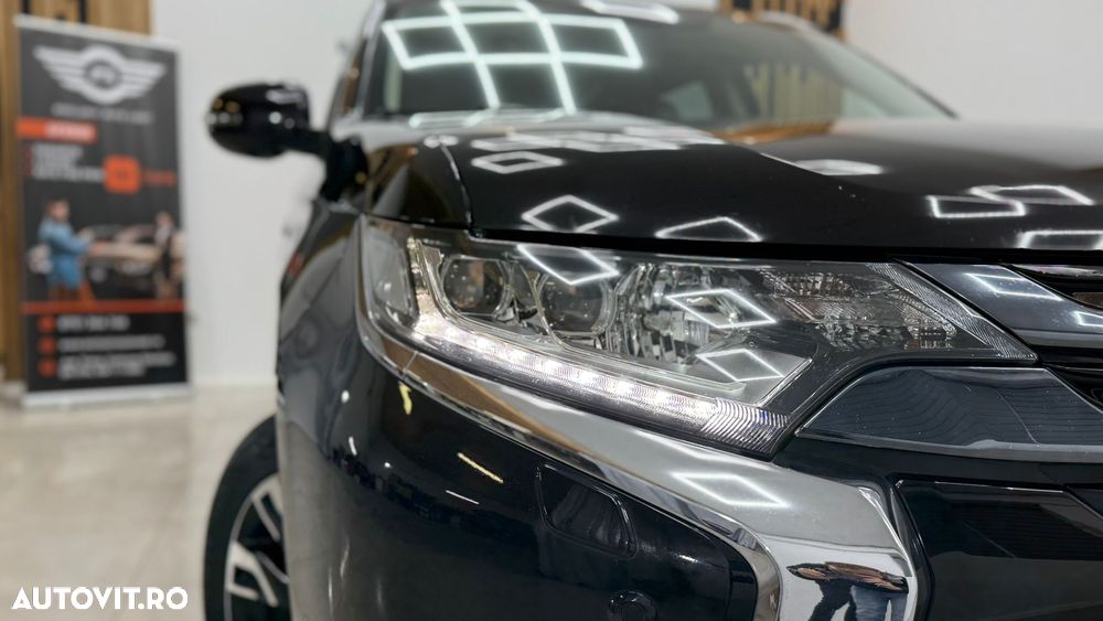 Mitsubishi Outlander 2.0 4WD Plug-In Hybrid - 10