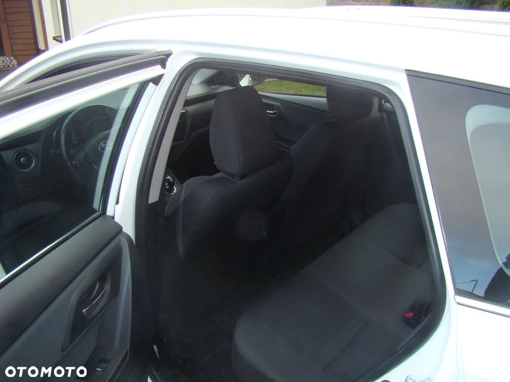 Toyota Auris - 10