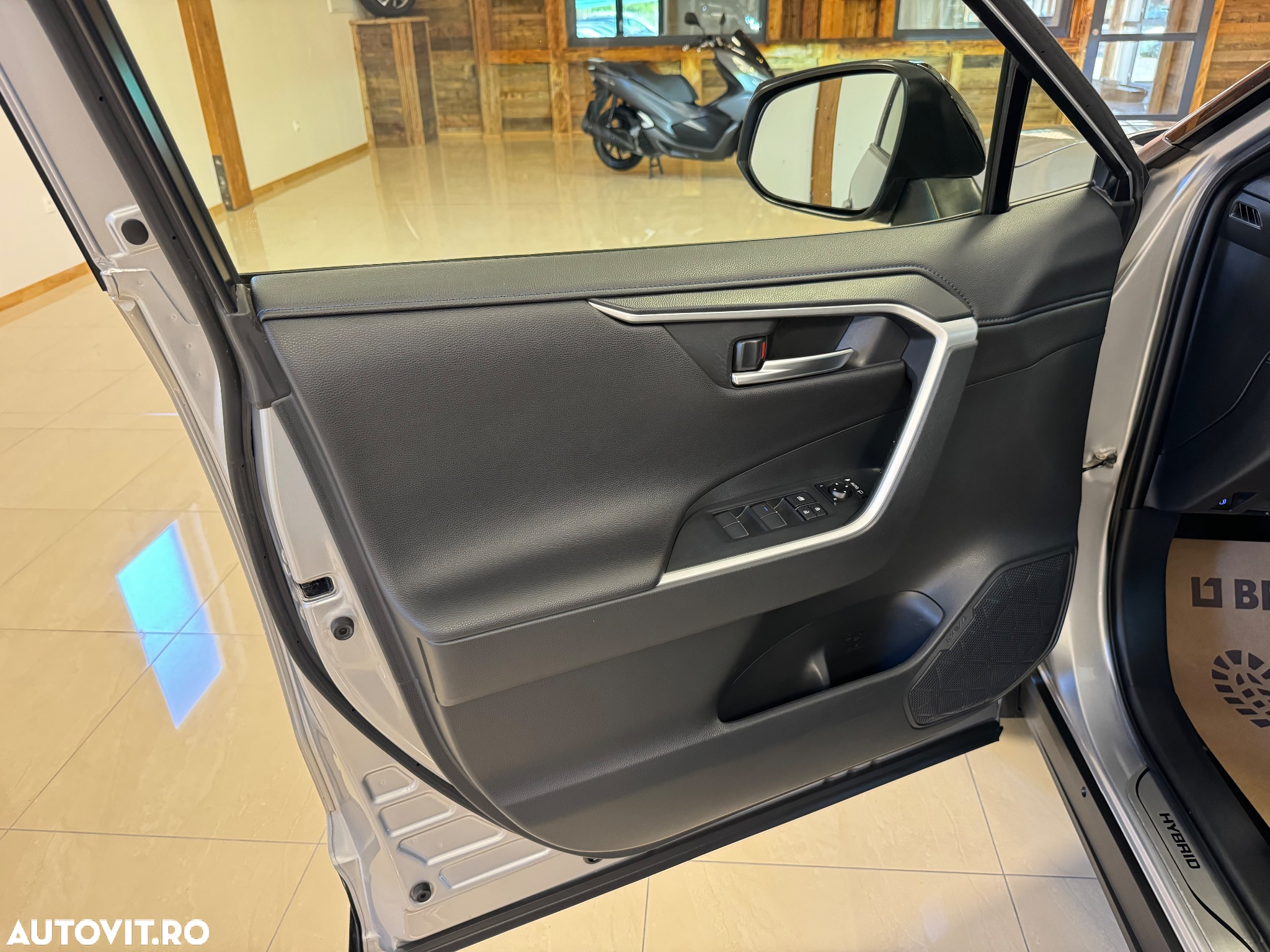 Toyota RAV4 - 12