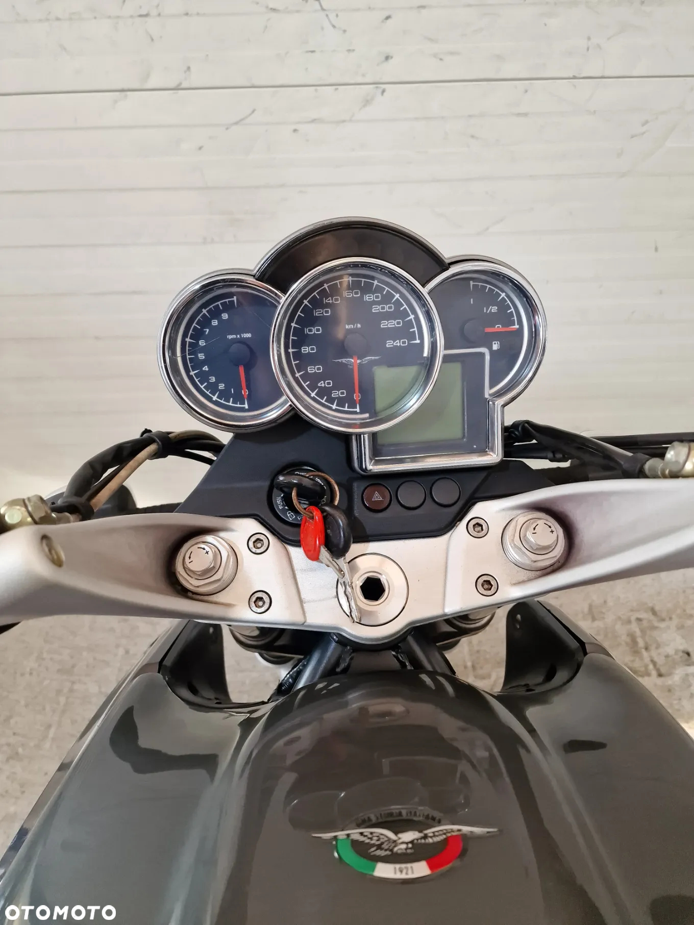 Moto Guzzi Breva - 30