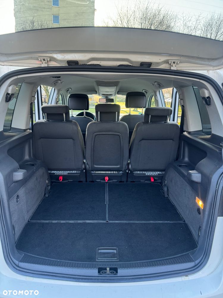 Volkswagen Touran - 30