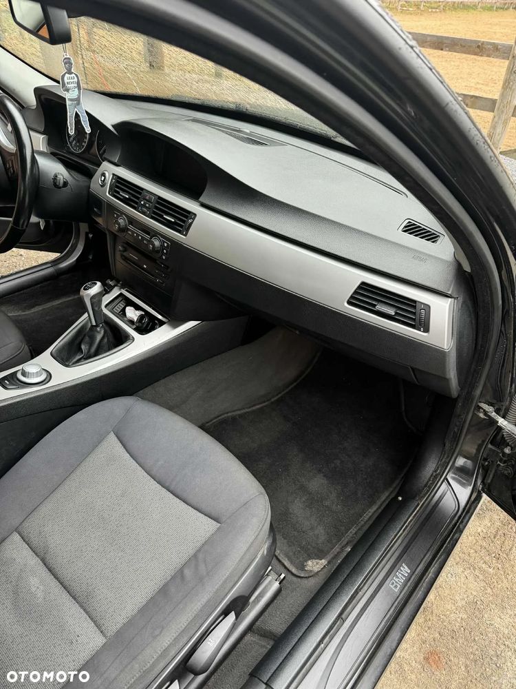 BMW Seria 3 320i - 5