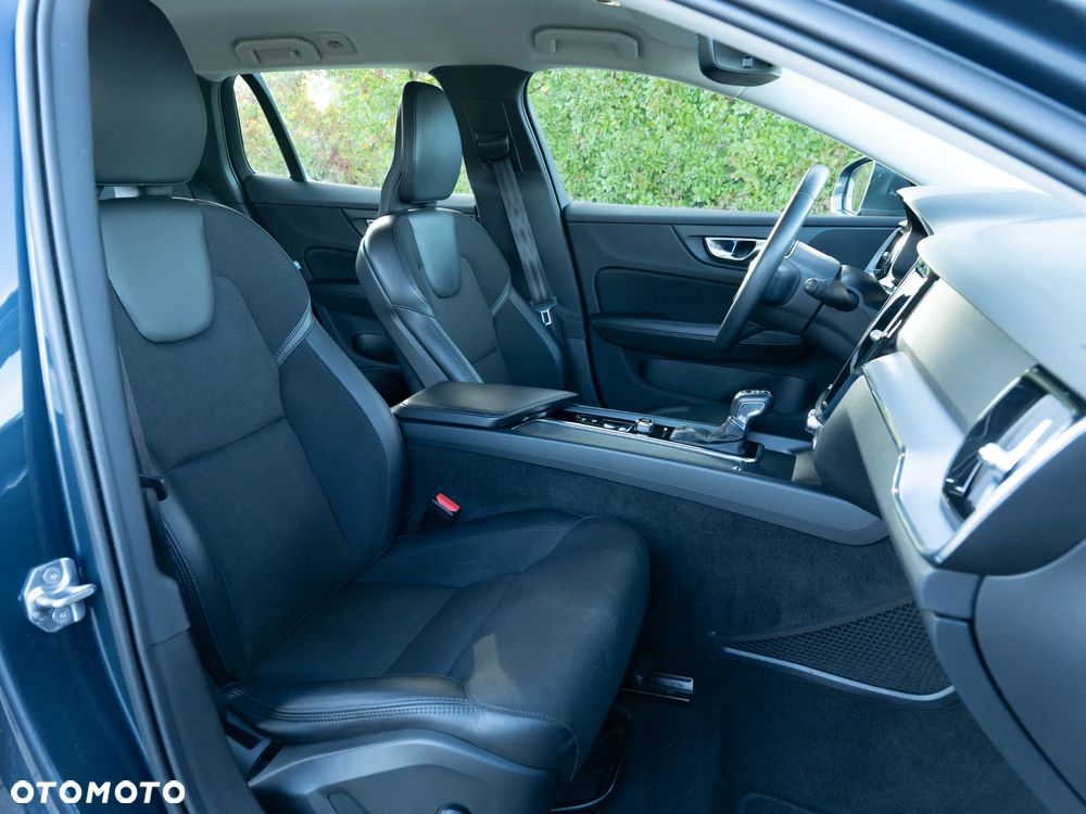 Volvo V60 D4 Momentum Pro - 20