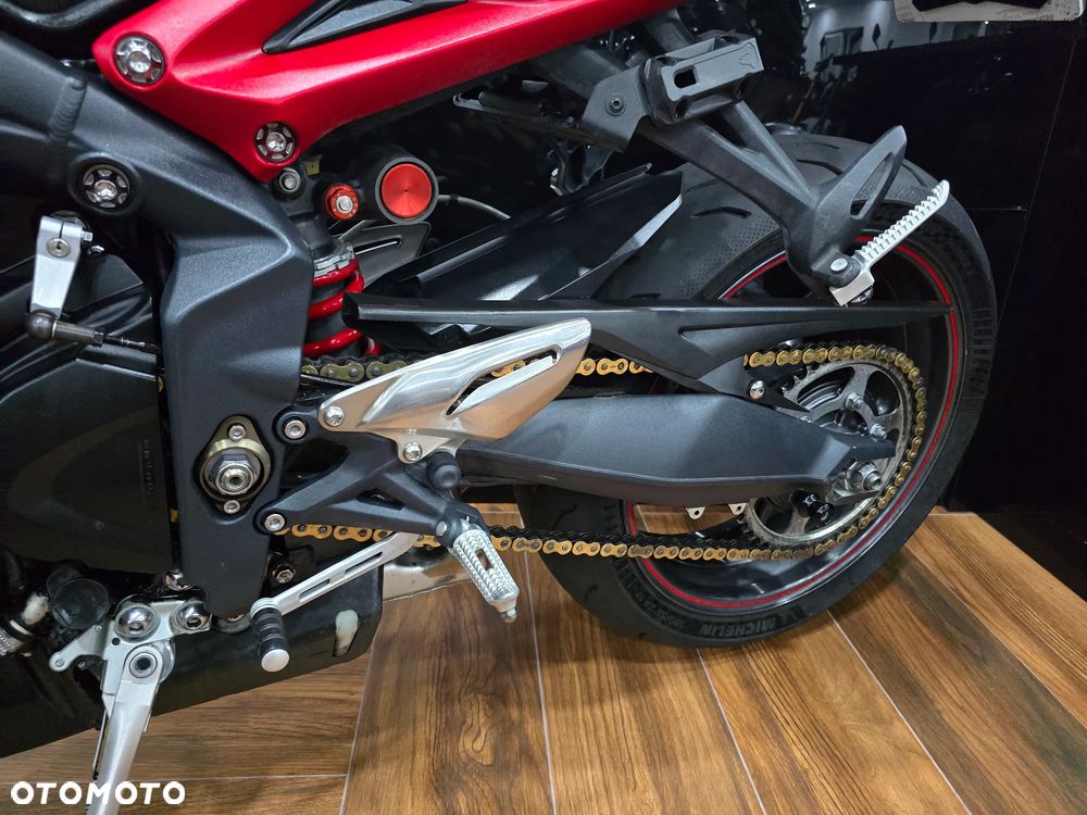 Triumph Street Triple - 11