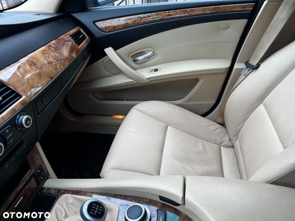 BMW Seria 5 520d Edition Exclusive - 14