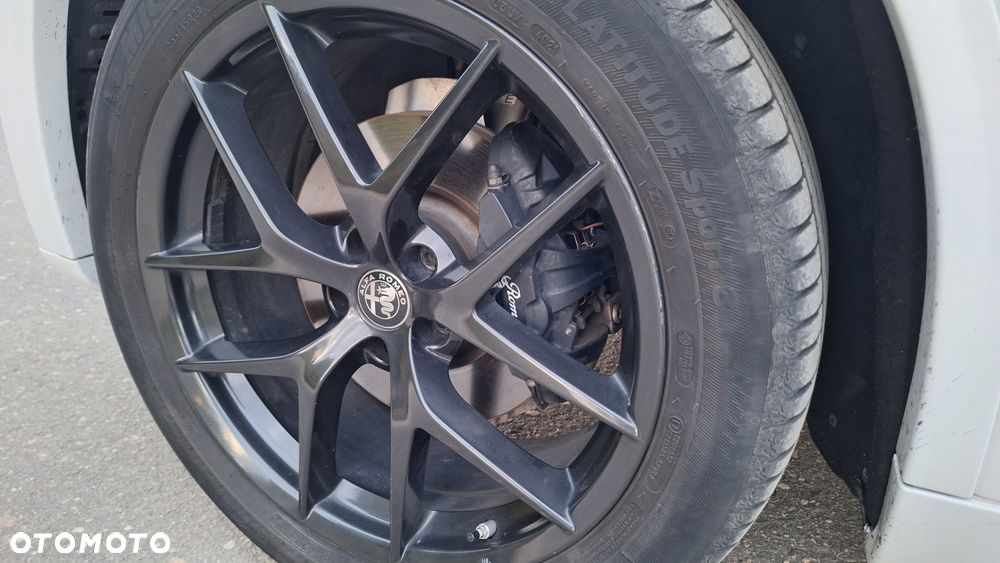 Alfa Romeo Stelvio 2.0 Turbo 16V AT8-Q4 Ti - 8