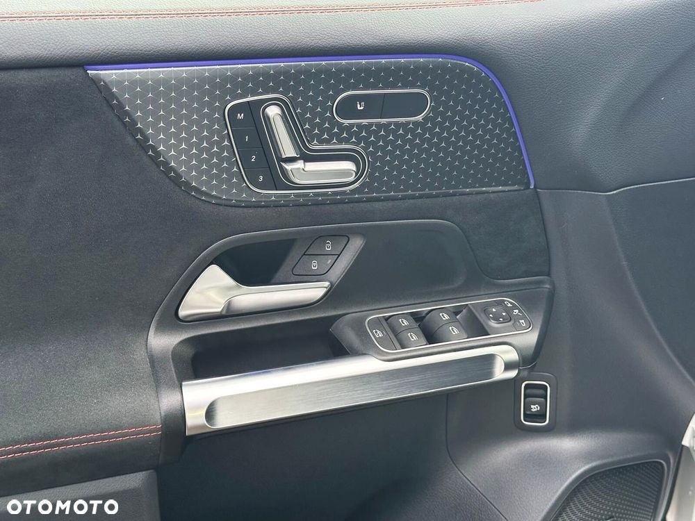 Mercedes-Benz GLB - 16