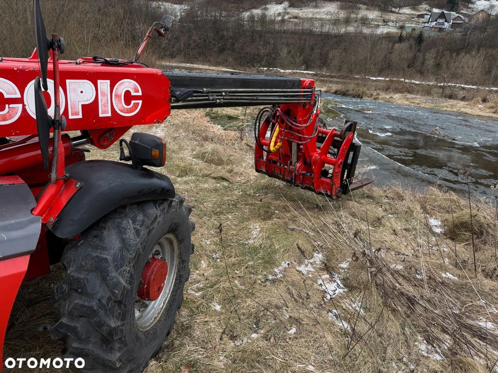 Manitou MLT523  Ładowarka teleskopowa 5m Wysięg 2,3 tony udzwig. Posuw wideł Hydrauliczny oraz rozsuwanie wideł hydr. Szybko-złącze hydrauliczne. 2x kamera PERKINS silnik TURBO  z Komuny Norweskiej! Jak Nowa 4287 mtg Zero luzów wycieków SERWISOWANA w  DEKRA.  Opony jak Nowe. Napęd 4x4 Hydrostatic REWERS - 22