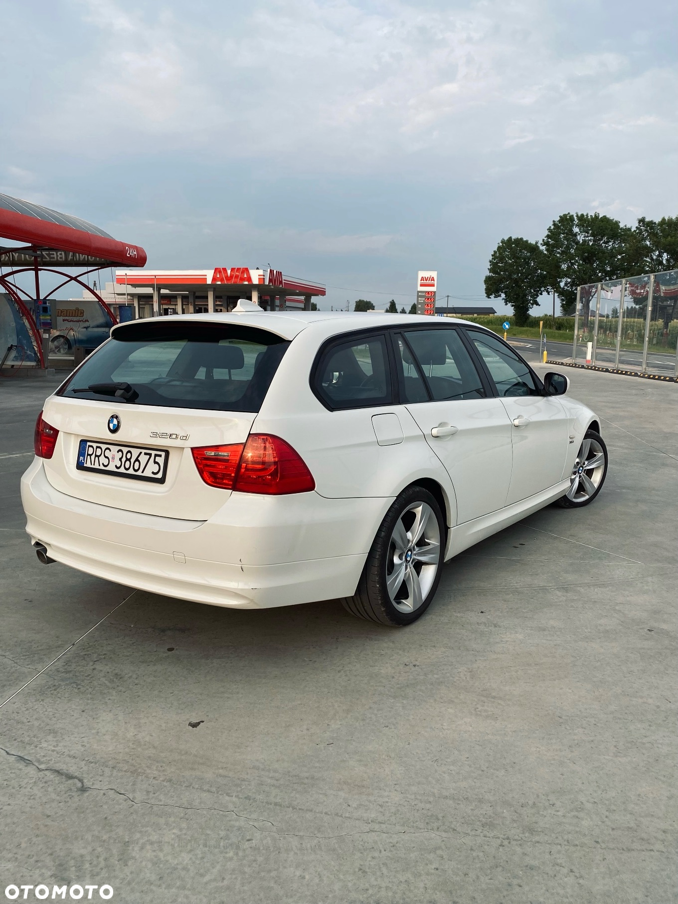 BMW Seria 3 320d Touring xDrive - 5