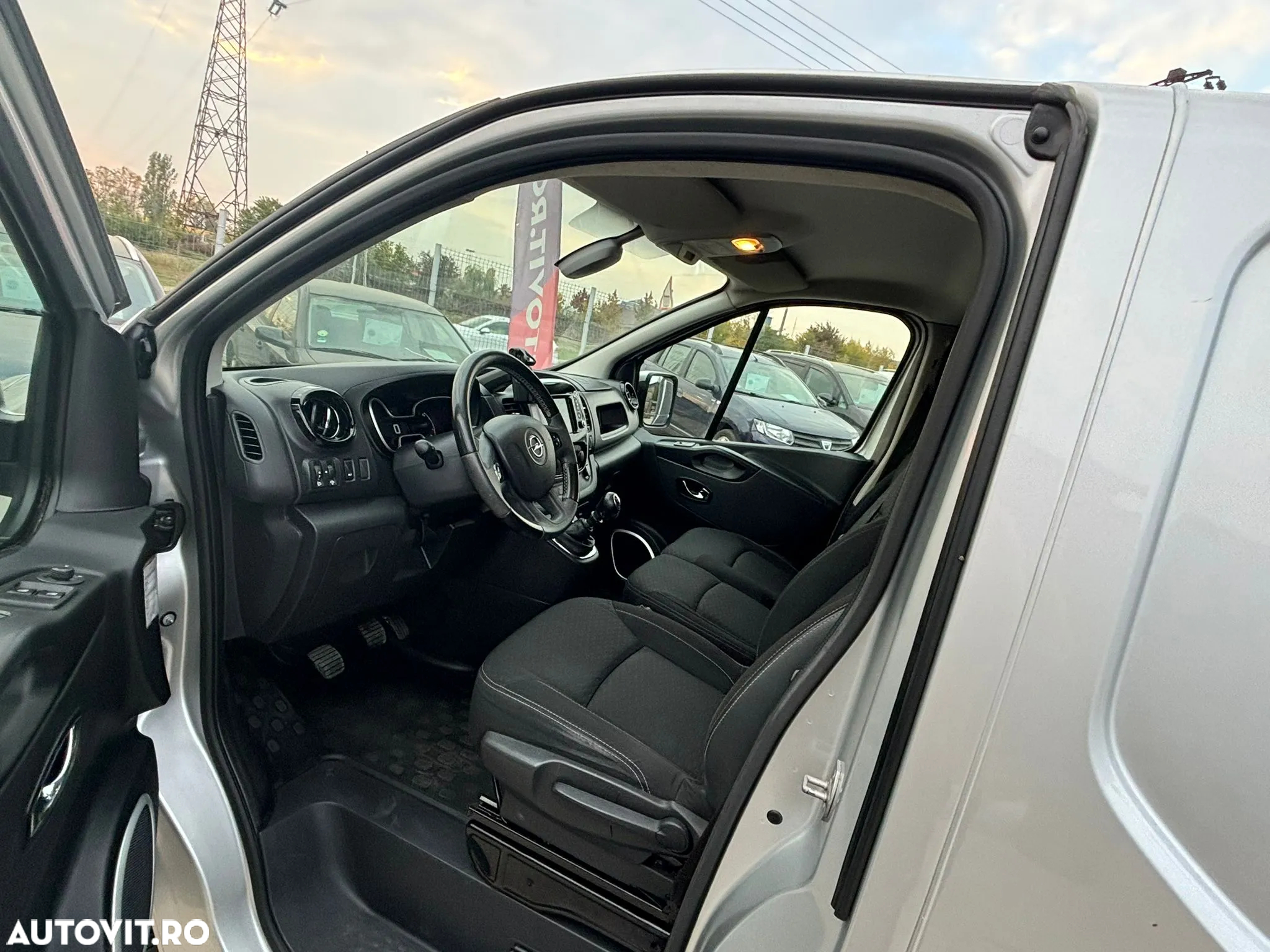 Opel VIVARO - 14