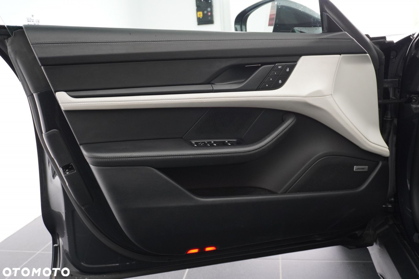 Porsche Taycan 4S Cross Turismo - 8