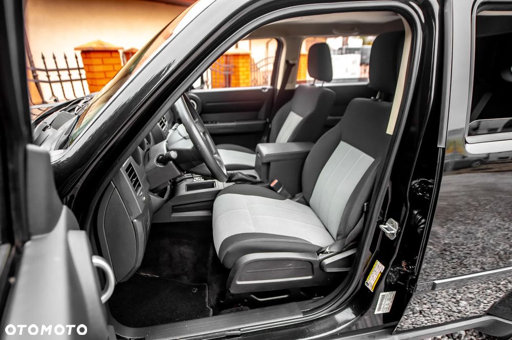 Dodge Nitro 3.7 V6 SLT - 17