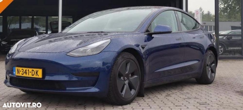 Tesla Model 3 - 1