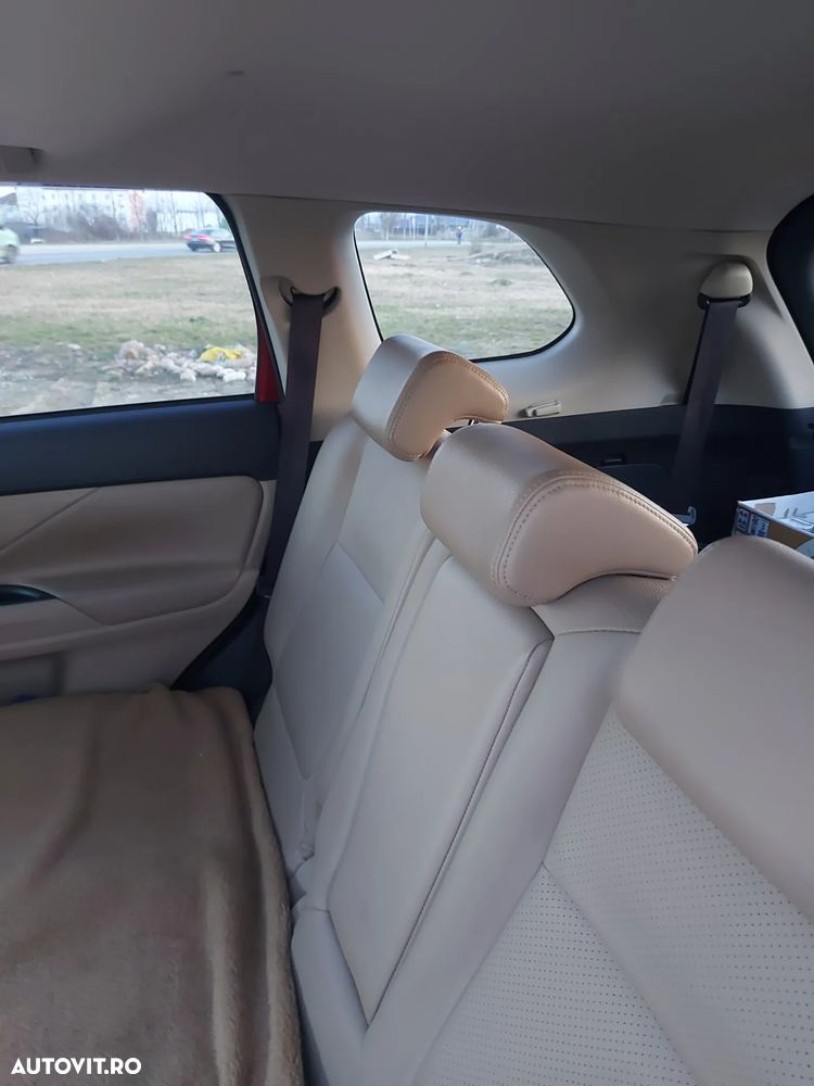 Mitsubishi Outlander - 5