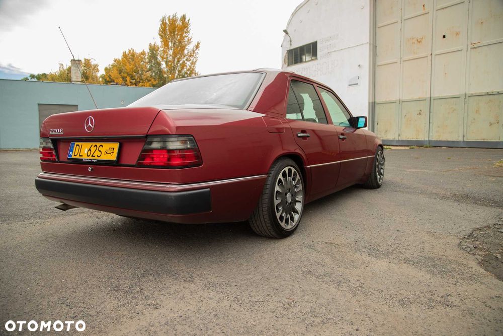 Mercedes-Benz W124 1993 photo 3