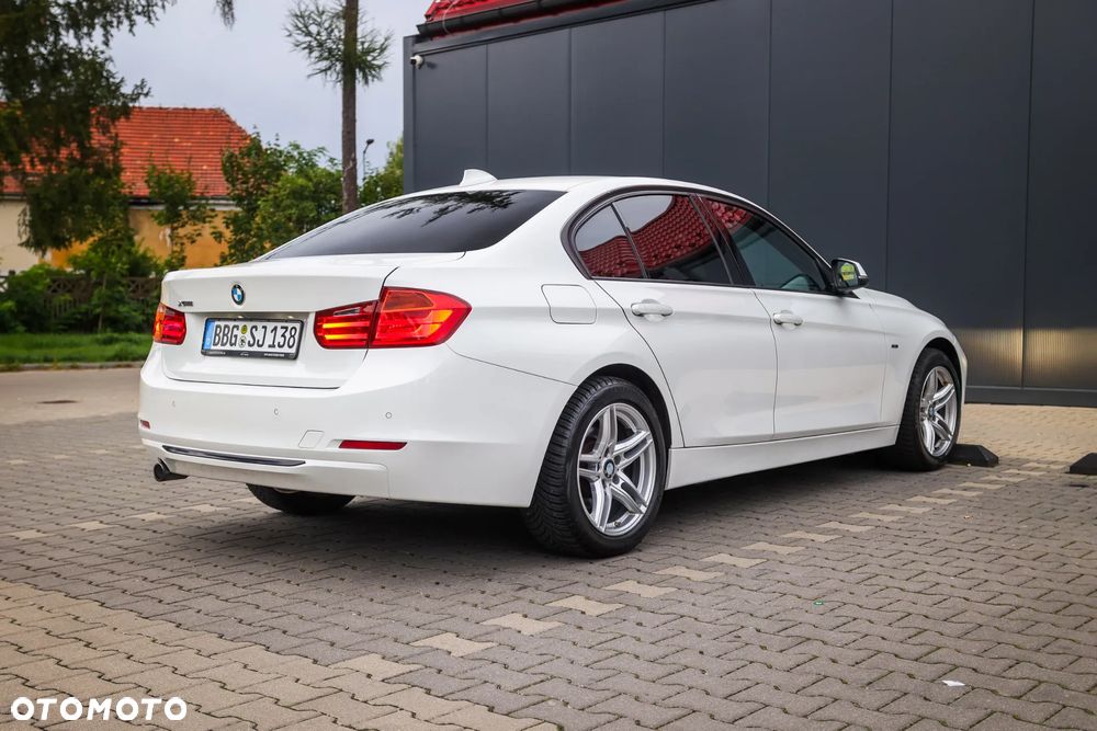 BMW Seria 3 320d xDrive Sport Line - 13