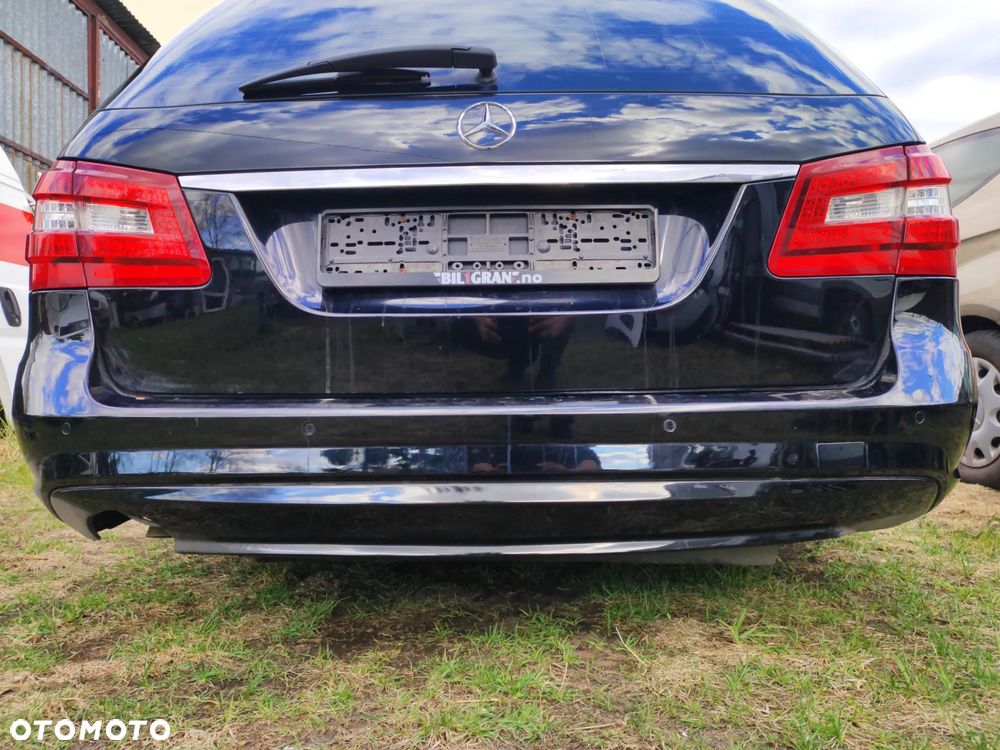 zderzak tył kompletny PDC  CZARNY 040 do MERCEDES w212 KOMBi 09- - 1