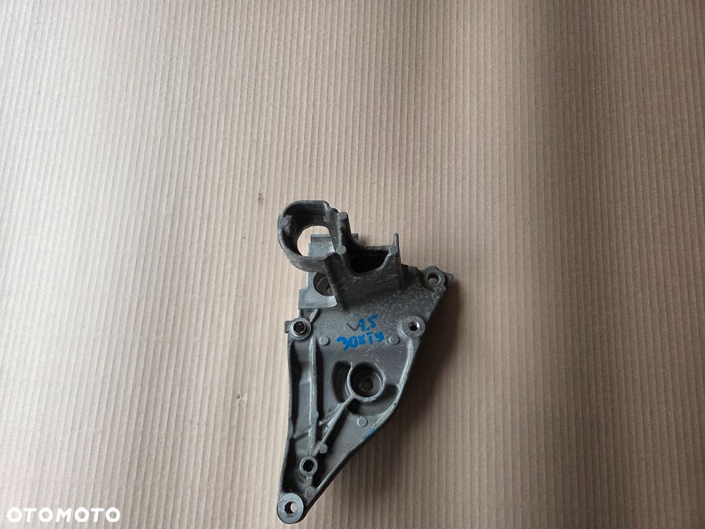 Łapa wspornik podstawa kompresora Peugeot Citroen 1.5 BLUEHDI - 1